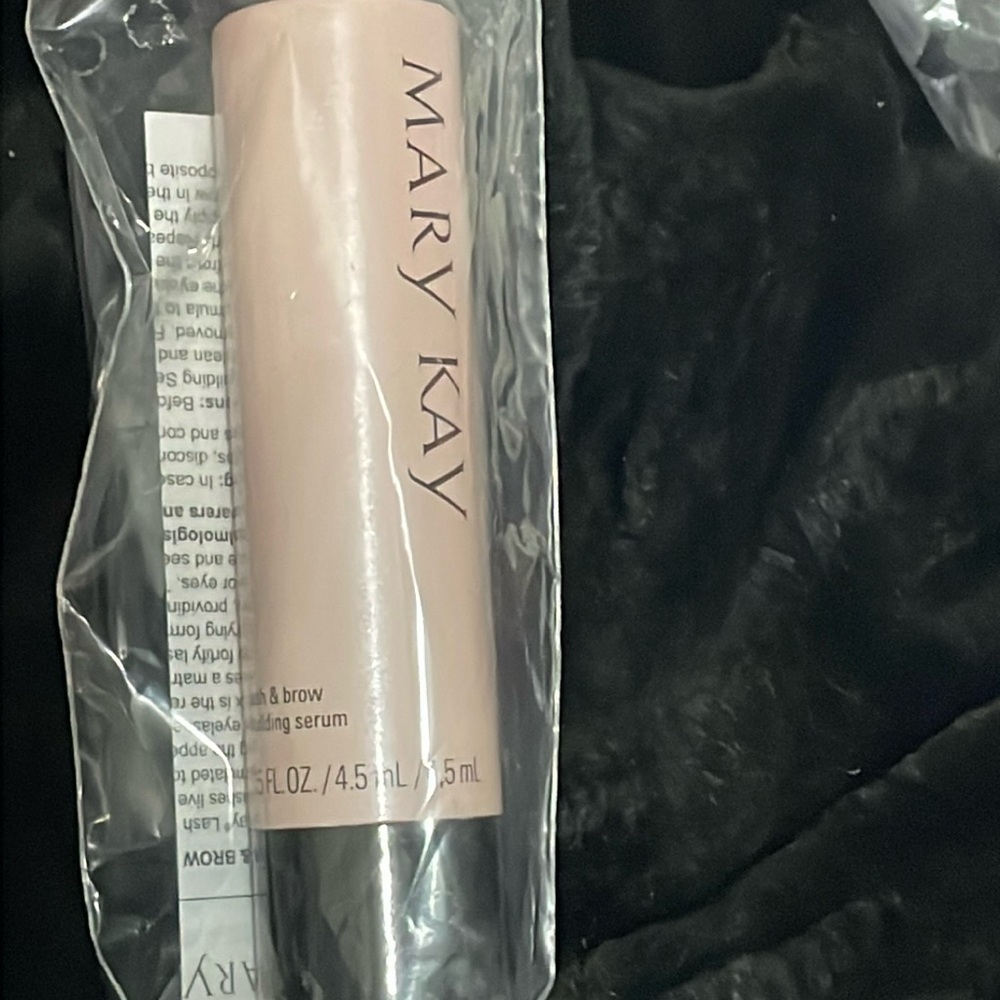 Lash & Brow Building Serum 
Mary Kay
.15 oz.